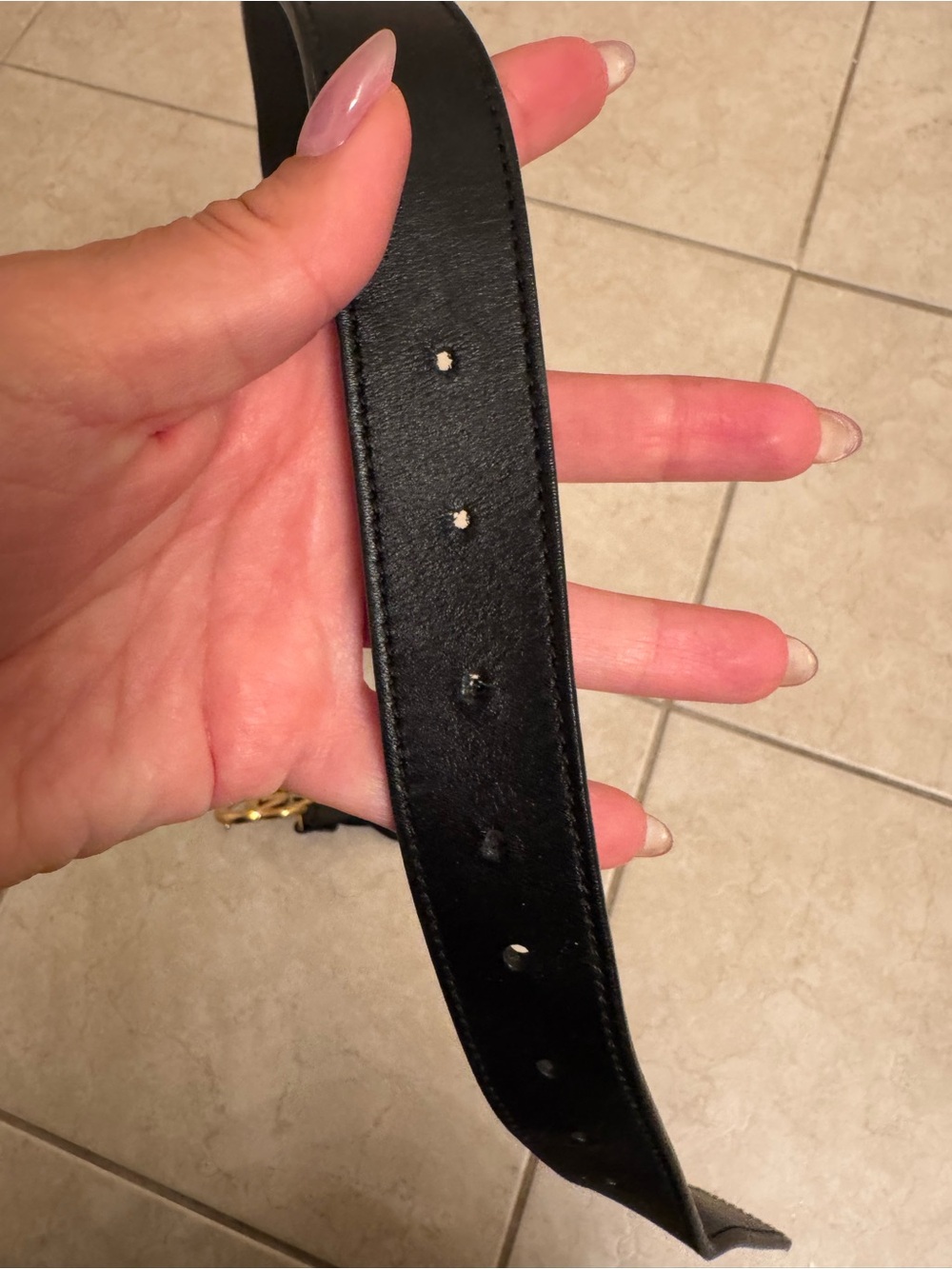 Gucci Black Leather Belt with Gold Double G Buckle - Picture 4 of 5